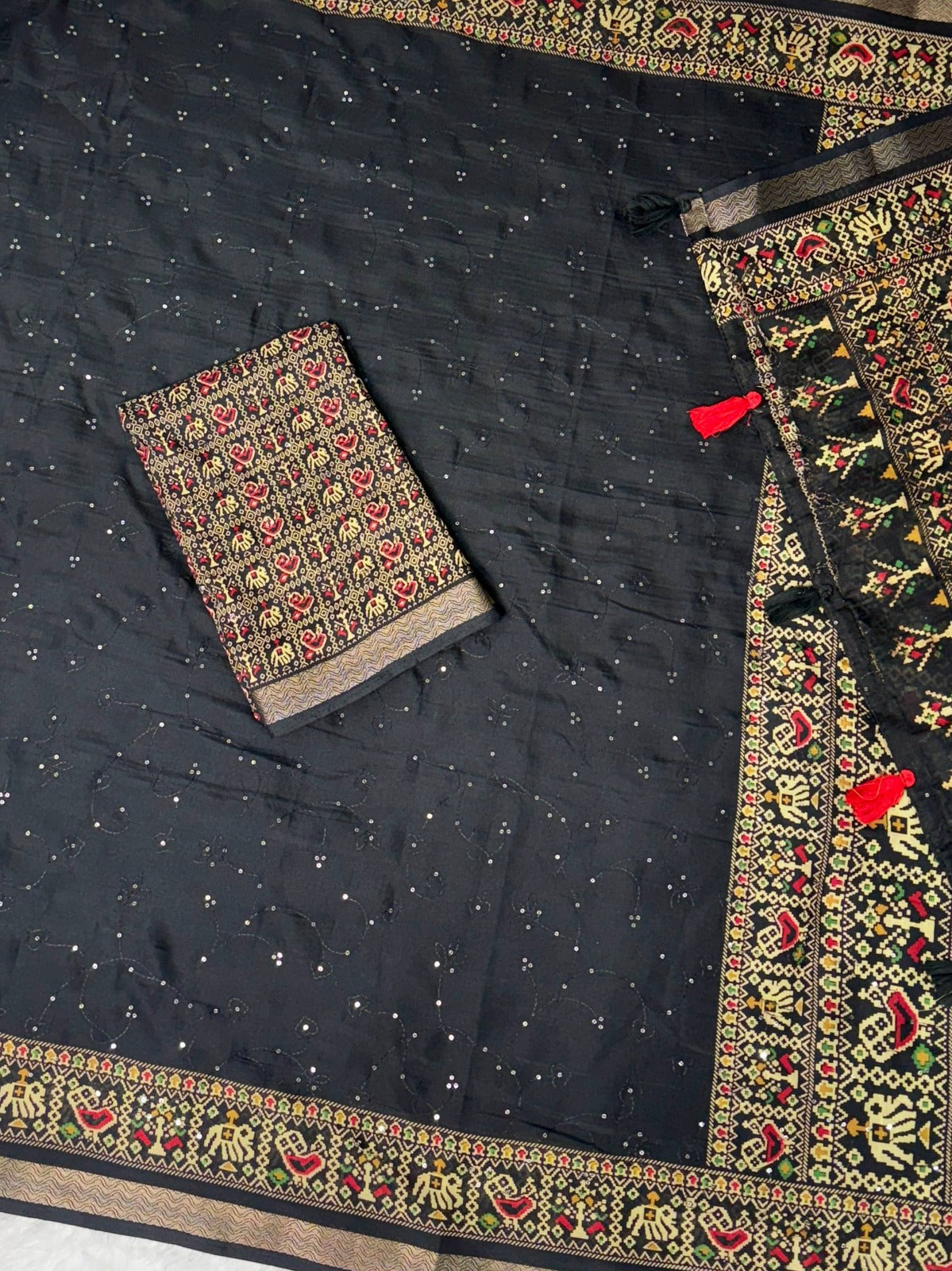 Effortless Elegance Eeets Vibrant Vharm with This Designer Ajrakh Printed Beauty