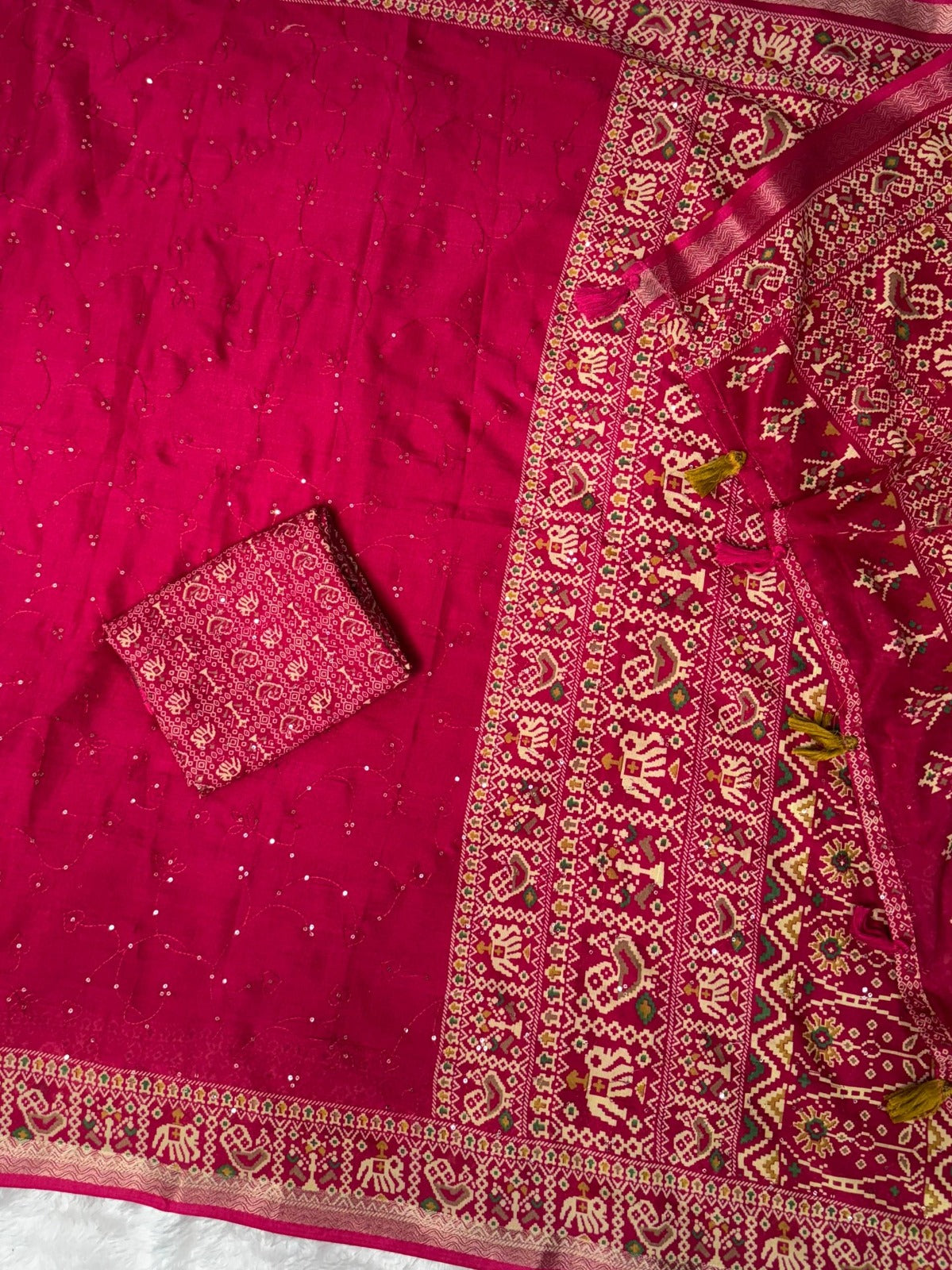 Effortless Elegance Eeets Vibrant Vharm with This Designer Ajrakh Printed Beauty